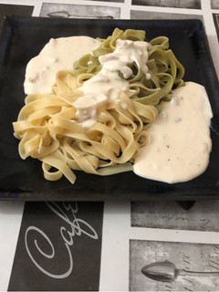 Una foto de Tagliateles de huevo y espinacas a la carbonara