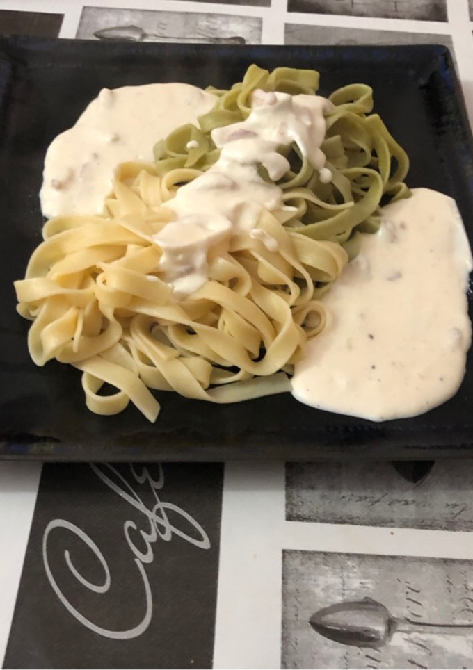 Una foto de Tagliateles de huevo y espinacas a la carbonara