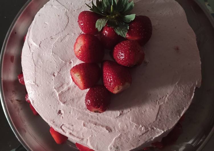 Simple Way to Prepare Quick Strawberry cake