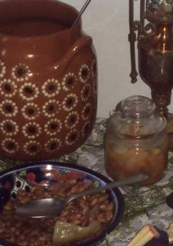 Una foto de Frijoles de la olla con orégano y xoconostle estilo chiqueros