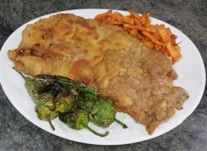 Una foto de Cachopo de queso azul y jamón serrano