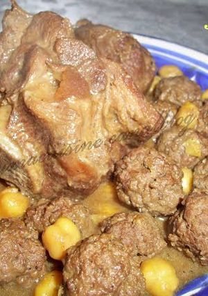 Une photo de Metawem (tajine de boule de viande hachée a l'aïl)