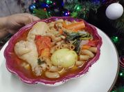 Una foto de sopa fría de frutas