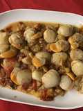 Noix de saint Jacques à l'ail, tomate et citron confit