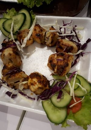 A picture of Chicken tikka.