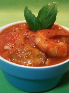 Una foto de Langostinos y mejillones en salsa de tomate al orégano y albahaca