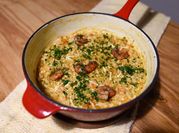 Una foto de risotto de camarones