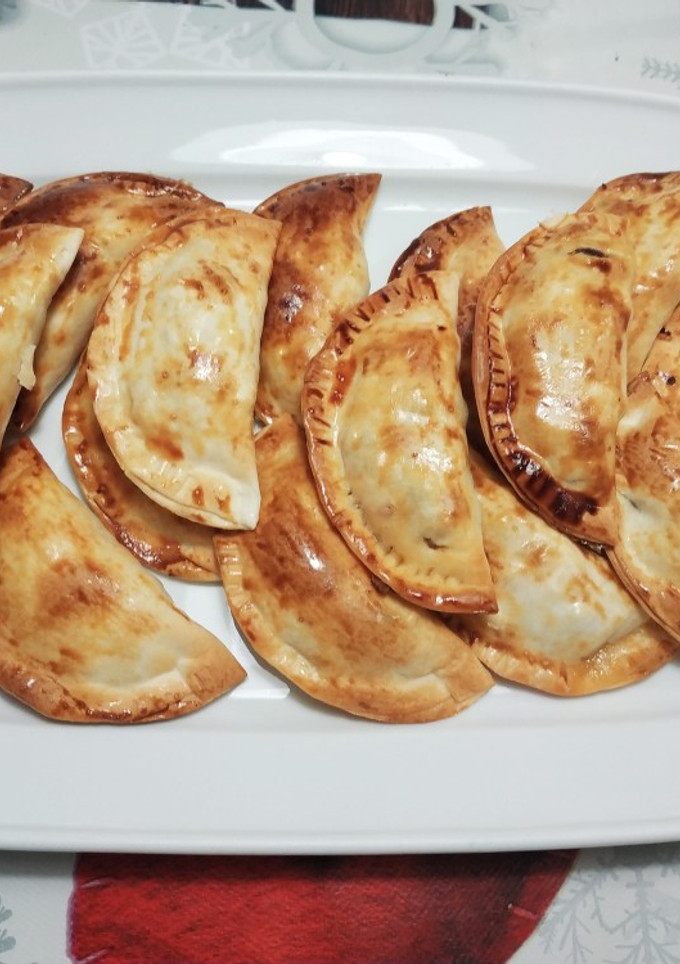 Una foto de Empanadillas rellenas con carne horneada el día anterior