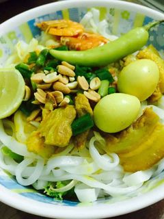 Hình của món Mỳ Quảng tôm thịt.