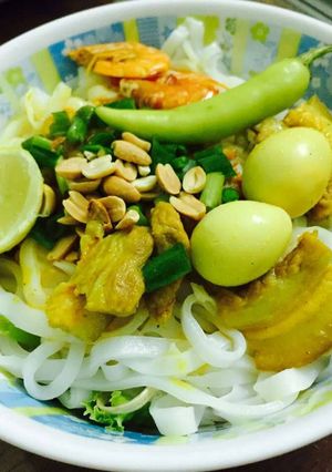 Hình của món Mỳ Quảng tôm thịt.