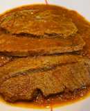 Filetes de ternera en salsa de pimientos verdes y rojos