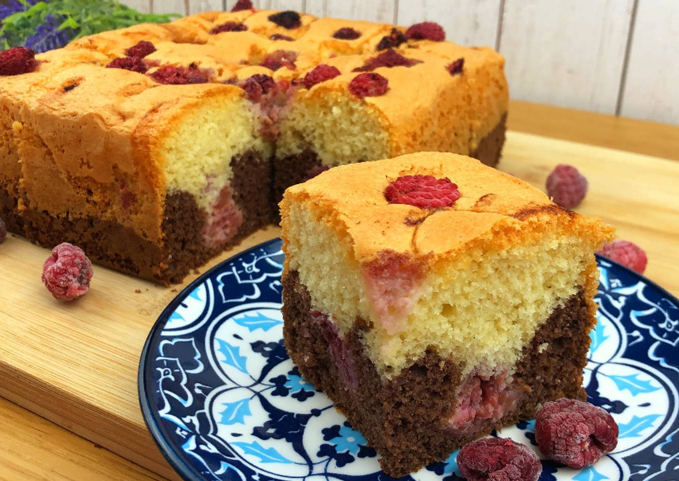 Simple and delicious family dessert - raspberry cake