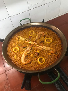 Una foto de Fideuá de mariscos
