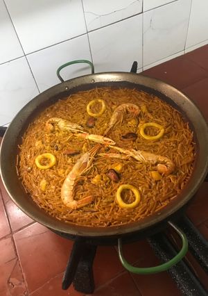 Una foto de Fideuá de mariscos