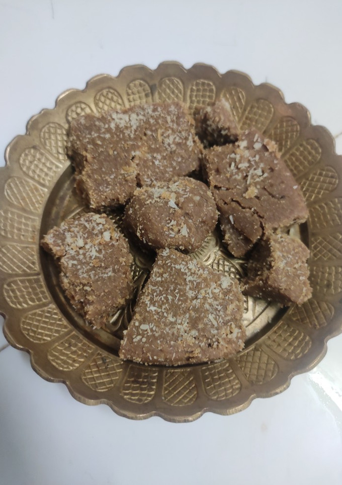 સુખડી (Sukhdi Recipe In Gujarati) રેસીપી મુખ્ય ફોટો