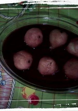 Una foto de Peras al vino tinto
