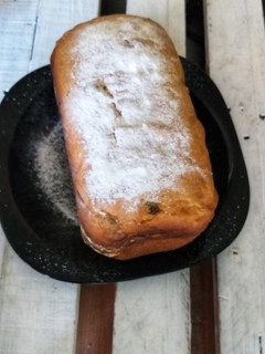 Una foto de Panettone con fruta