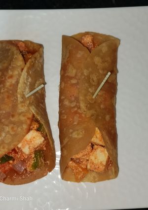 પનીર ટિક્કા રોલ્સ (Paneer Tikka Rolls Recipe In Gujarati) રેસીપી મુખ્ય ફોટો