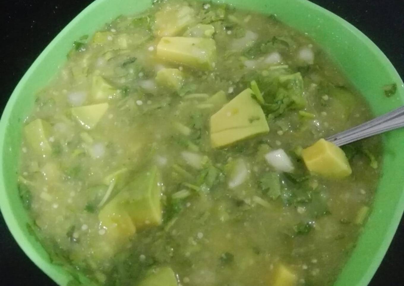 Salsa verde taquera con aguacate