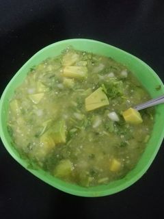 Una foto de Salsa verde taquera con aguacate