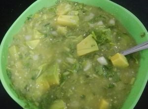 Una foto de Salsa verde taquera con aguacate