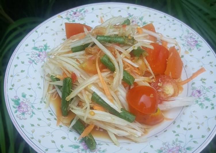 Thai Papaya Salad - Som Tum