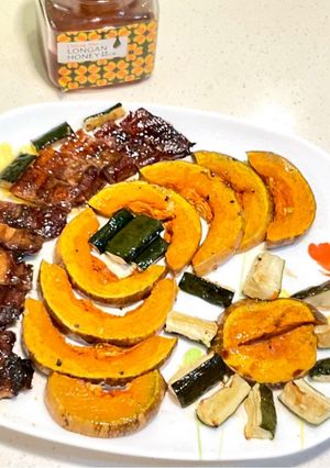 Roast Pork, Pumpkin and Zucchini with BBQ Honey Sauce 烤蜜汁三層肉佐南瓜與櫛瓜 的食譜成品照片