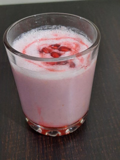 દાડમ લસ્સી (Pomegranate Lassi Recipe in Gujarati) રેસીપી મુખ્ય ફોટો