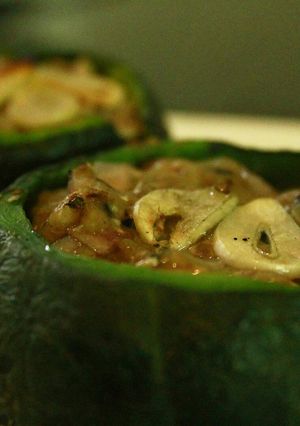 Una foto de Zapallitos rellenos con berenjena quemada