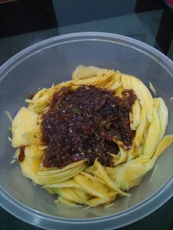 Cara Mudah Membikin Resep Rujak mangga petis(pedes)#BikinRamadanBerkesan yang Bisa Manjain Lidah Anti Ribet, Uenak Banget