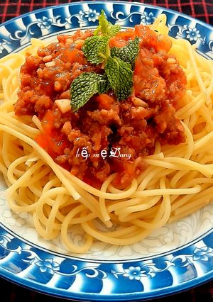 Hình của món Mì ý sốt bò bằm.
