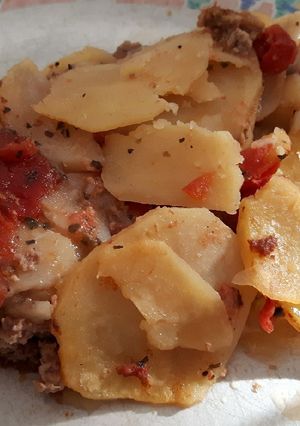 A picture of Carne e Patate (Meat and Potatoes).