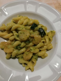 Foto di Gran fusilli zucchine e gamberetti a modo mio