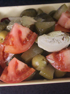 Una foto de Ensalada de alcachofas y pepinillos