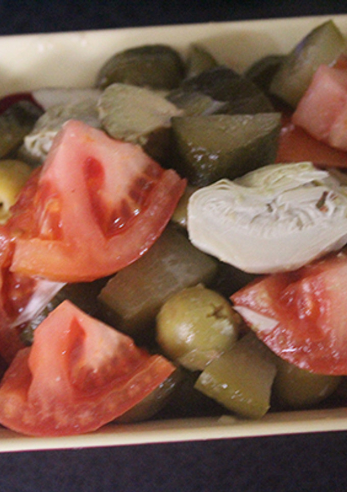 Una foto de Ensalada de alcachofas y pepinillos