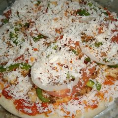 A picture of Chicken Tikka Pizza.