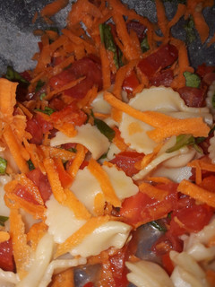 Una foto de Ensalada de fideos y verduras