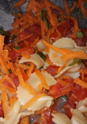 Una foto de Ensalada de fideos y verduras