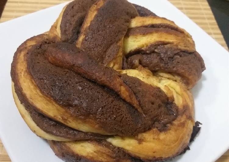 Langkah Mudah untuk Menyiapkan Nutella babka yang Lezat