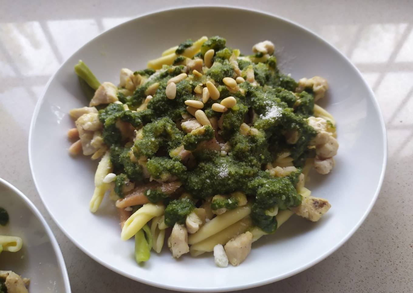 Fusilli con pollo al pesto