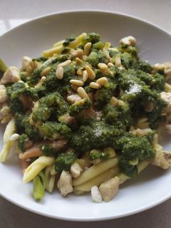 Una foto de Fusilli con pollo al pesto