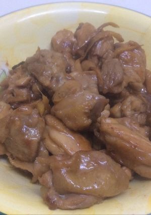 A picture of Sesame oil ginger chicken thighs .