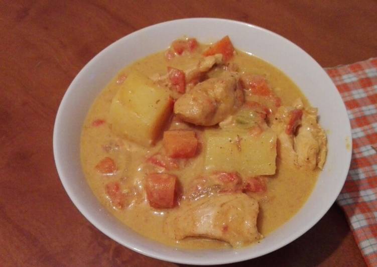 Pollo al curry con patatas