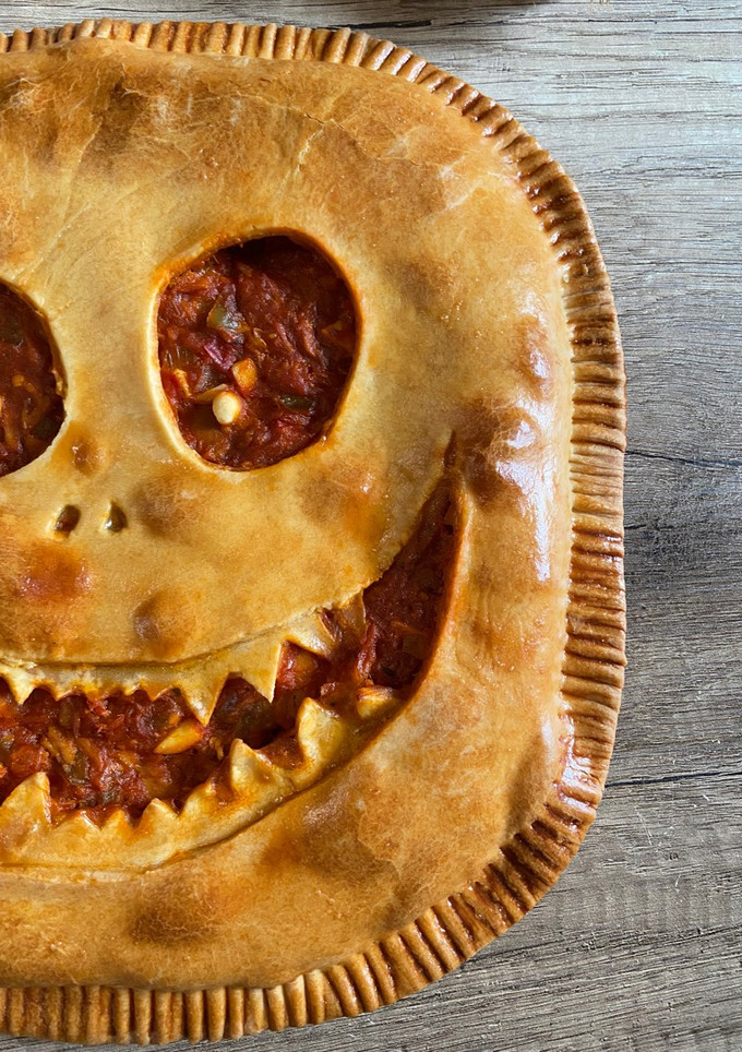 Una foto de Empanada de atún (Halloween)