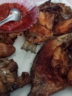 Foto resep Ikan goreng nila + ayam goreng sambel pedas