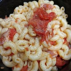 A picture of Macaroni and Tomatoes.