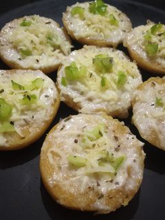 મિનિ ગાર્લિક બન(mini garlic bun recipe in Gujarati) રેસીપી મુખ્ય ફોટો