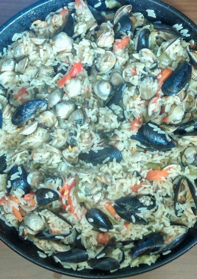 Una foto de Arroz caldoso de berberechos y mejillones
