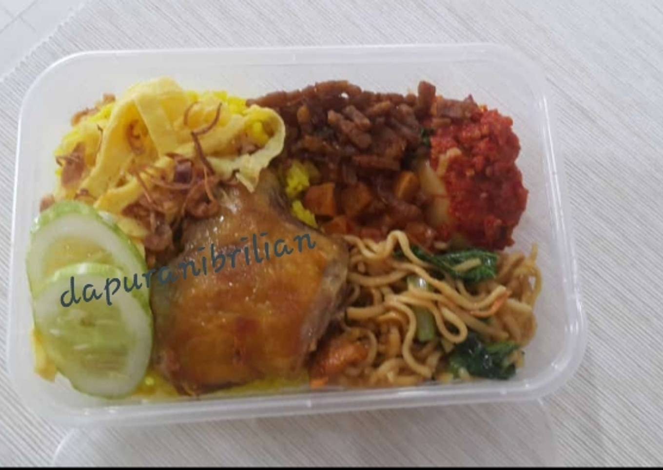 Nasi kuning premium