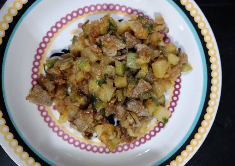 Picadinho de carne com batata e abobrinha (comida pra criança!) - Tudogosreceitas